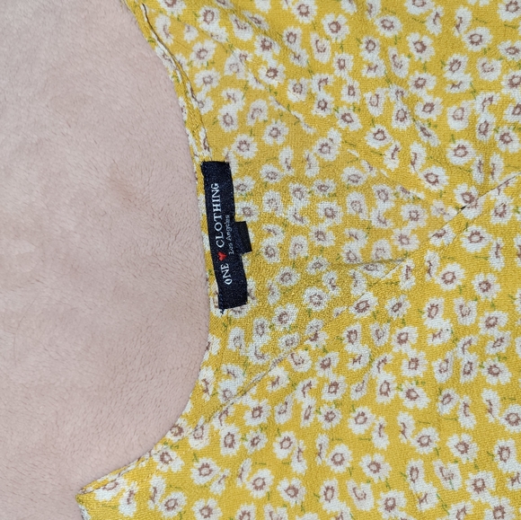 Yellow flower crop top - Picture 2 of 3